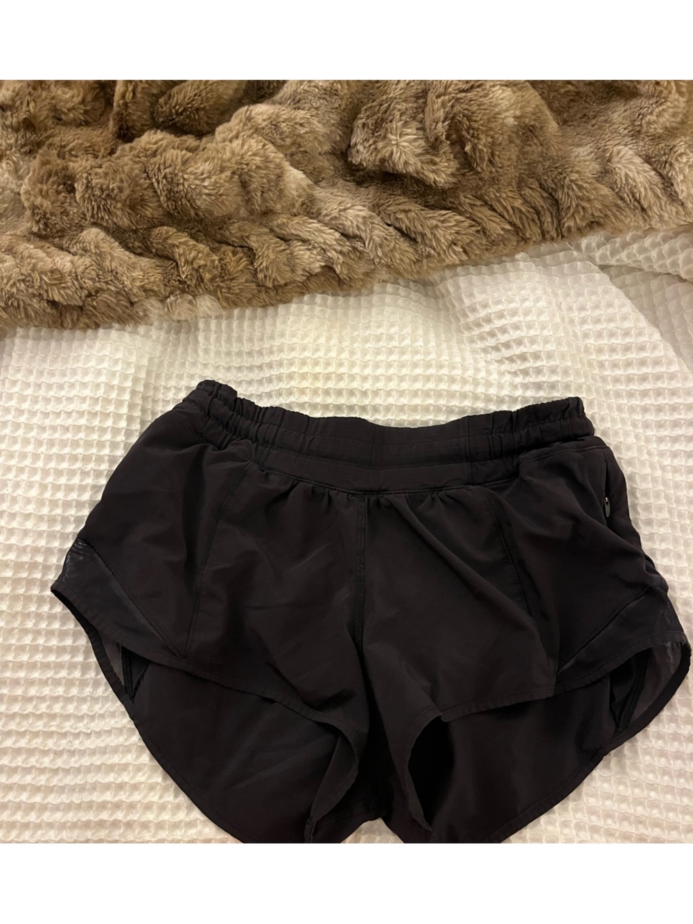 lululemon athletica 2.5” hotty hot